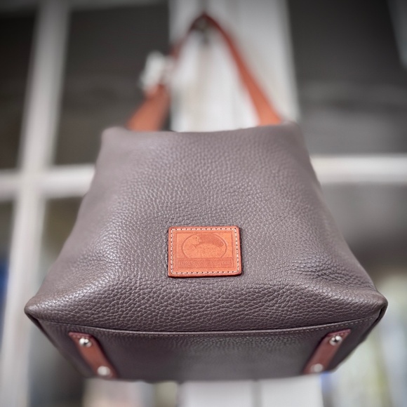 Dooney & Bourke Patterson Pebbled Leather Paige Sac Shoulder Bag Toupe & Tan EUC - Picture 7 of 15